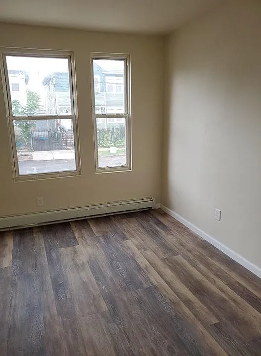 3 bed, 1200 sqft, $1,950 — Photo 2