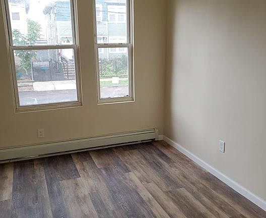3rd image of 418 Woodside Ave