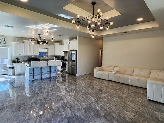 3rd image of 2305 Villa Romel Blvd