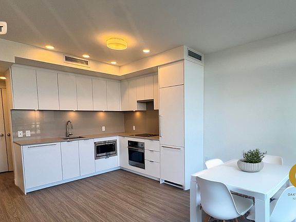 4th image of 13675 107a Ave #1812