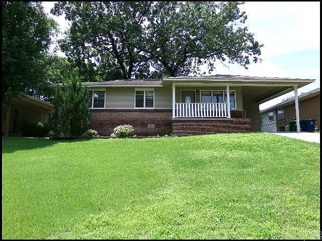 134 Sheridan Rd — Photo 1