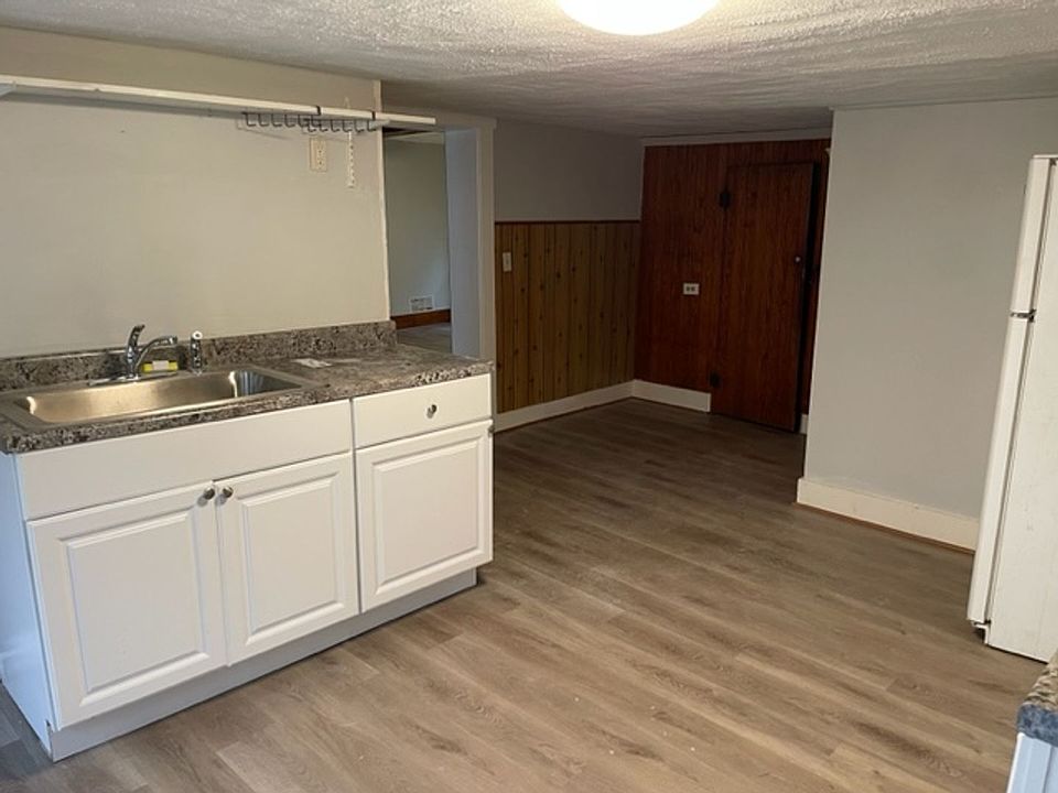 65 Giddings Street (4 Mill Rd) Apartment Rentals North Springfield