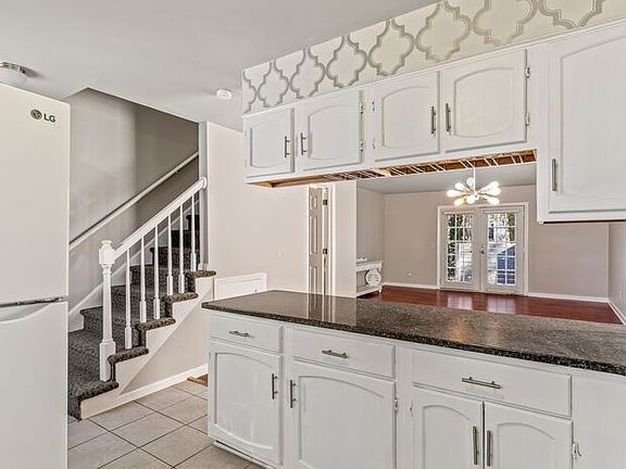 5th image of 519 Tate St