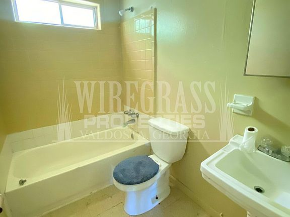 5th image of 919 Ponderosa Dr
