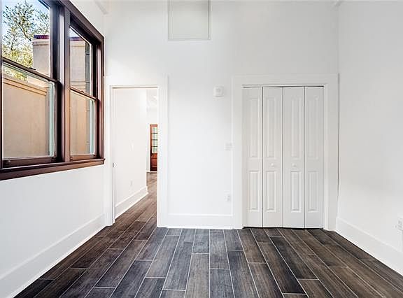5th image of 1022 Barracks St APT 102