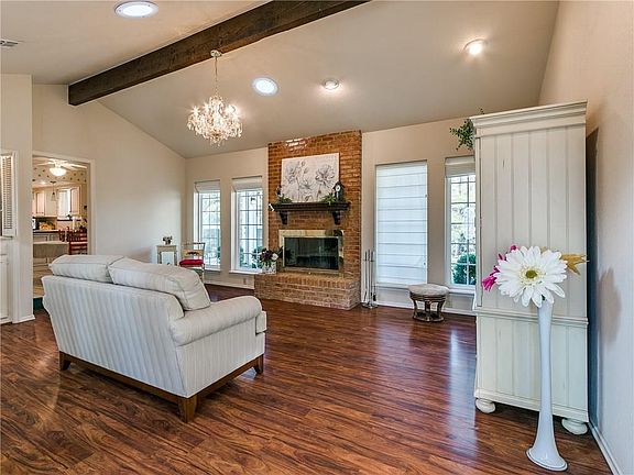Beamed ceiling and laminate flooring.  Lots of light from windows and 2 solar tubes. You will enjoy the fireplace  to make it cozy during the cold evenings.