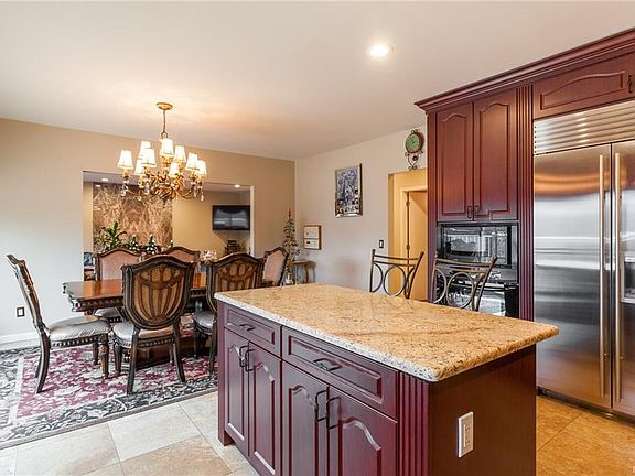 4th image of 6719 Stonebridge Ct