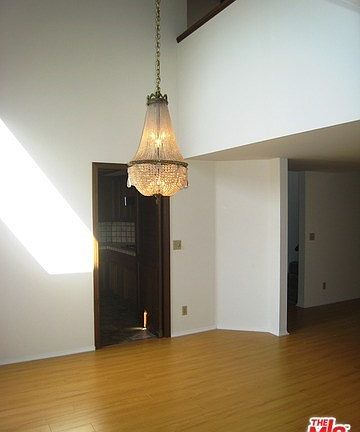 3rd image of 10336 Almayo Ave APT 401