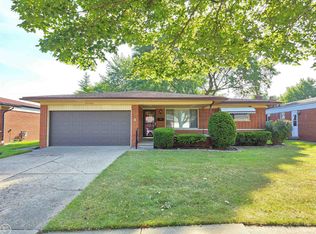 27260 Newport Dr, Warren, MI 48088