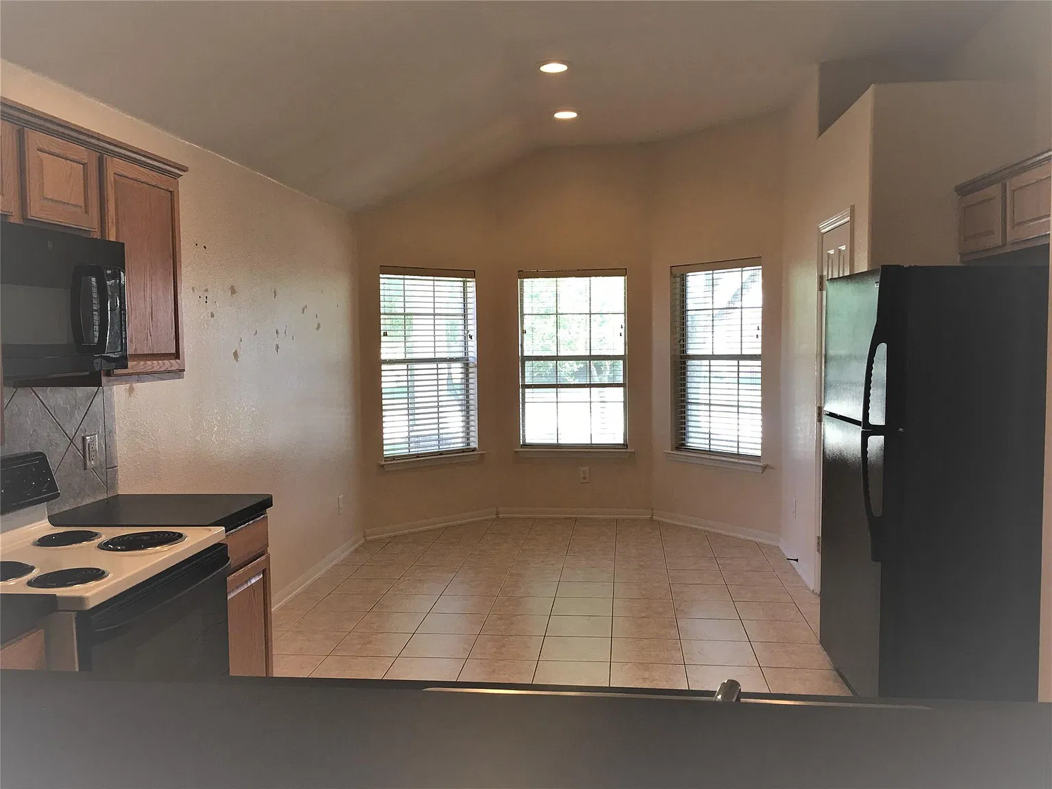 3 bed, 2.0 bath, 1662 sqft, $2,000 — Photo 3