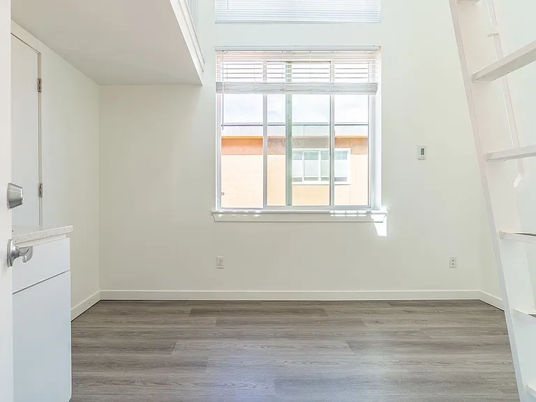 Modern Efficient Apartments in Prime Capitol Hill Location — Photo 16