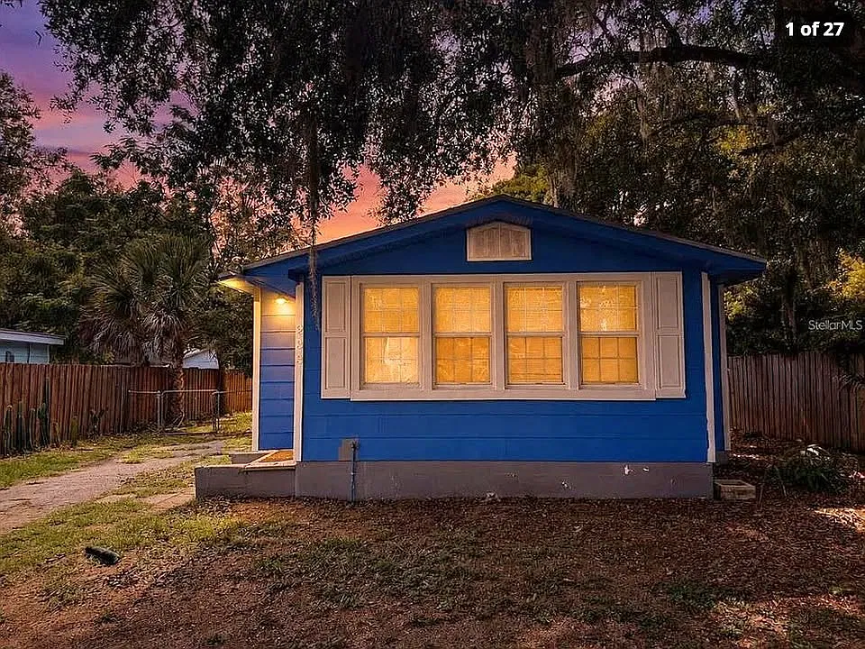 2 bed, 824 sqft, $1,795 — Photo 1