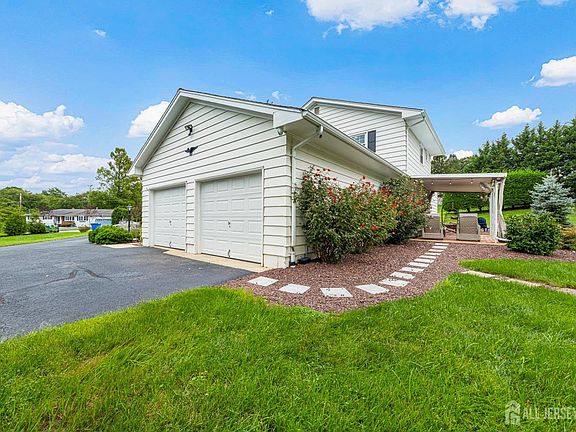 4th image of 5 Travis Ct
