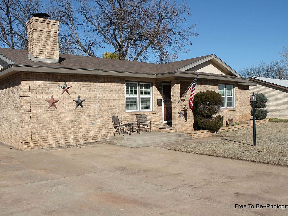 1st image of 215 Walnut Dr