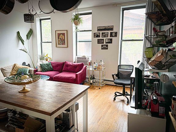 3rd image of 7 Oliver St APT 2