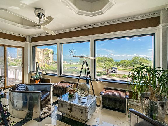 3rd image of 1605 Ocean Dr #U