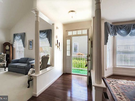 4th image of 145 Victoria Falls Ln