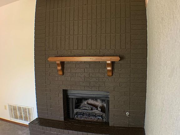Gas fireplace