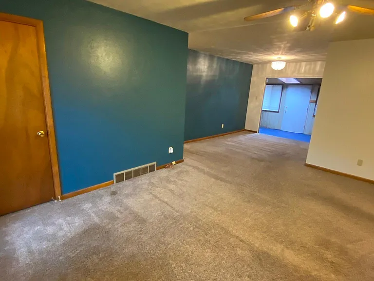 2023 Mountain View Ave — Photo 3