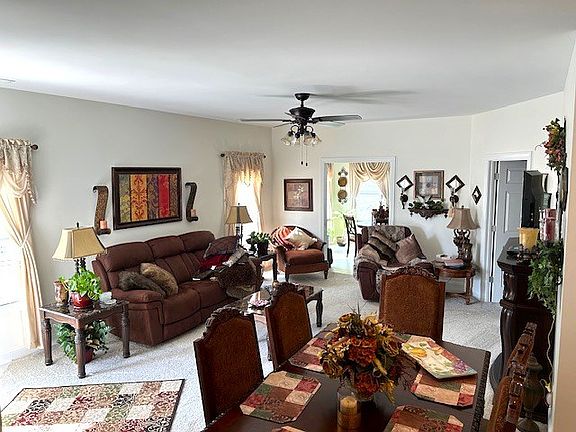 2nd image of 811 Blossom Ct