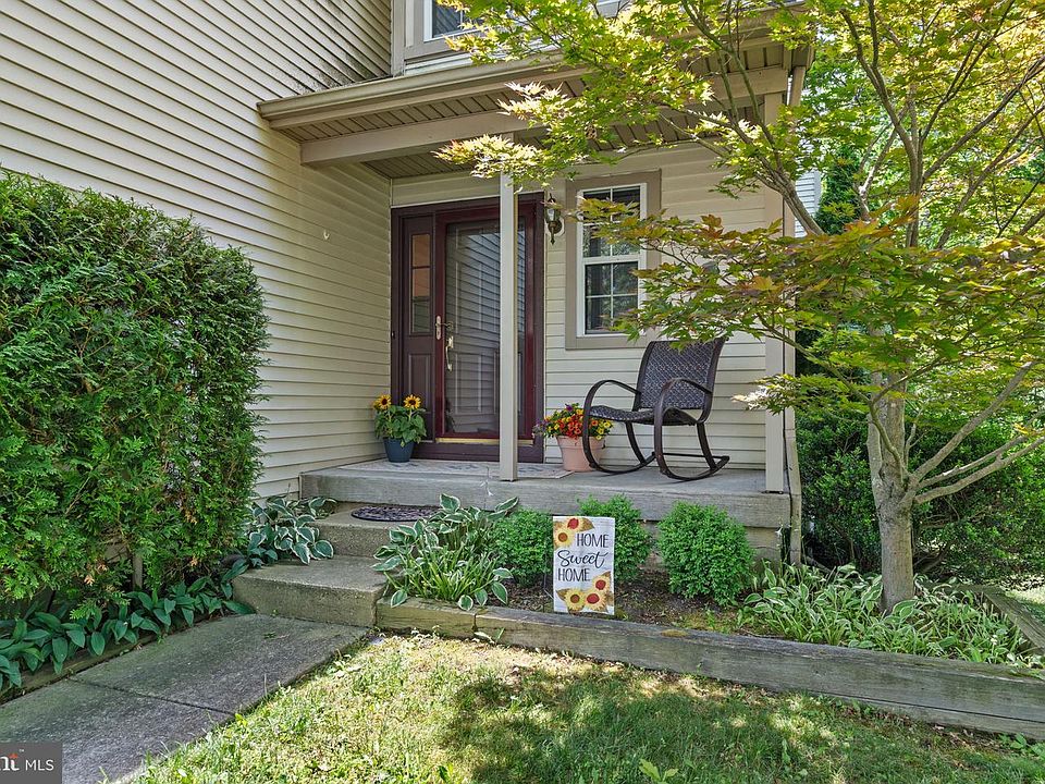 1st image of 128 Sandhurst Dr