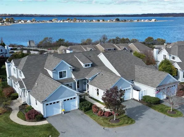 301 Village Rd, Tiverton, RI 02878