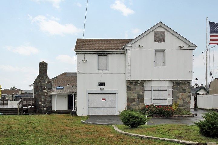 1st image of 790 Guy Lombardo Ave