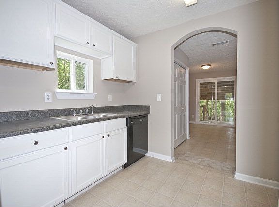 3rd image of 510 Goldman St