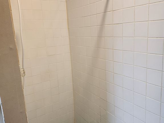 3rd image of 33 N Lime St #4
