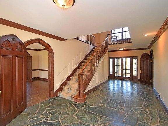 2nd image of 1480 Moon Valley Ln