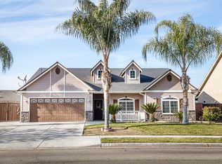 825 S Park Ave, Kerman, CA 93630