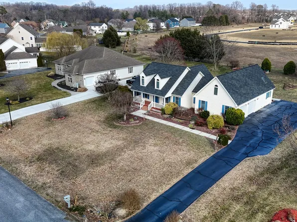 502 Waterside Dr, Felton, DE 19943