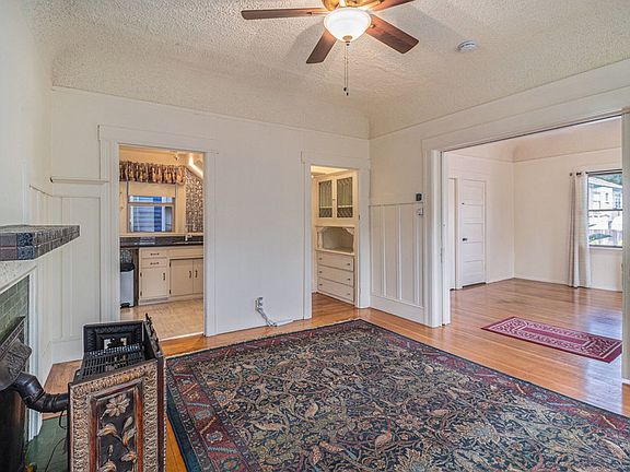 4th image of 2200 Santa Clara Ave #A