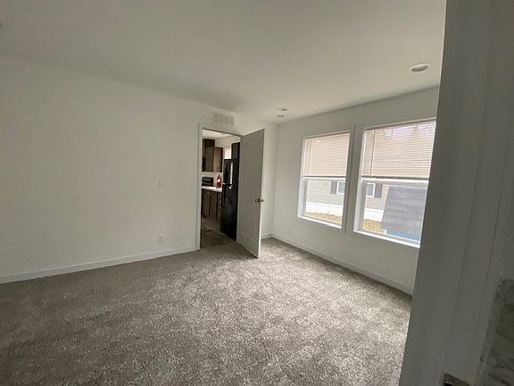 2nd image of 5075 Presidential Ln #101
