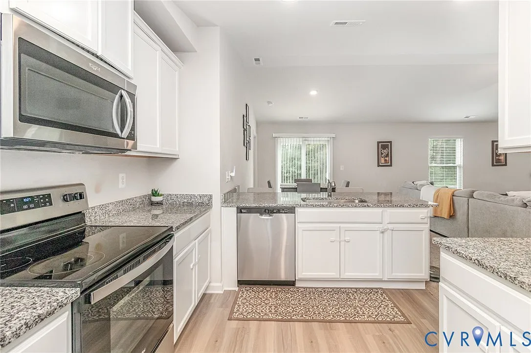 3 bed, 2.0 bath, 1316 sqft, $2,500 — Photo 4