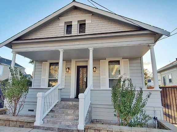 2nd image of 227 N 6th St #2