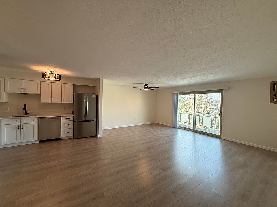 Open dining area and livingroom
