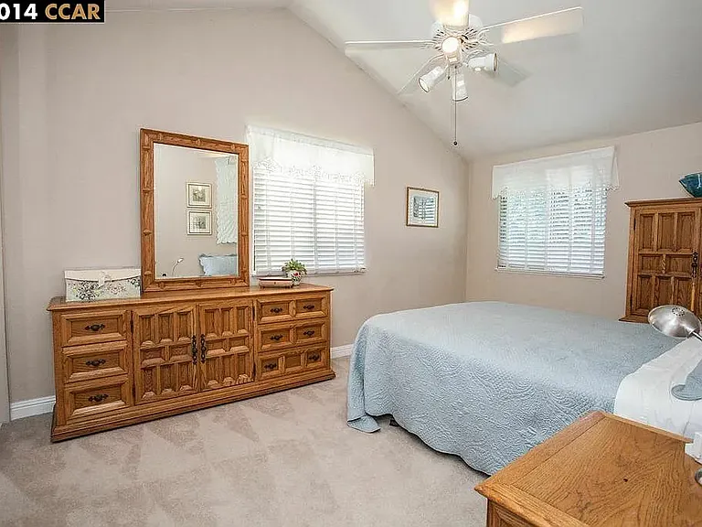 2449 Casa Way — Photo 4