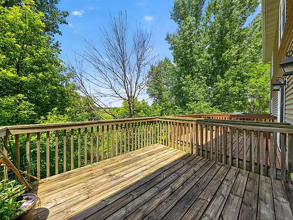4th image of 3132 River Falls Ct NW