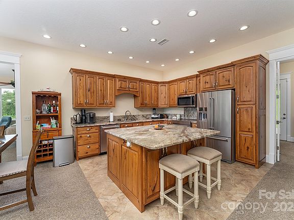 27th image of 326 Golden Valley Dr