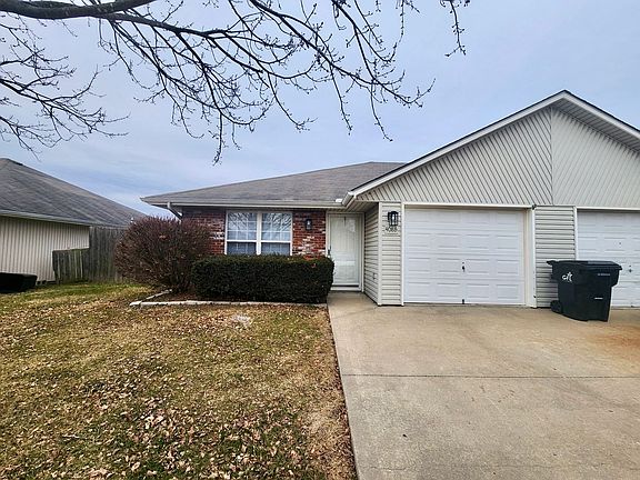 3rd image of 408B SE Chelsey Ln