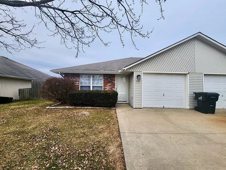 408B SE Chelsey Ln — Photo 3