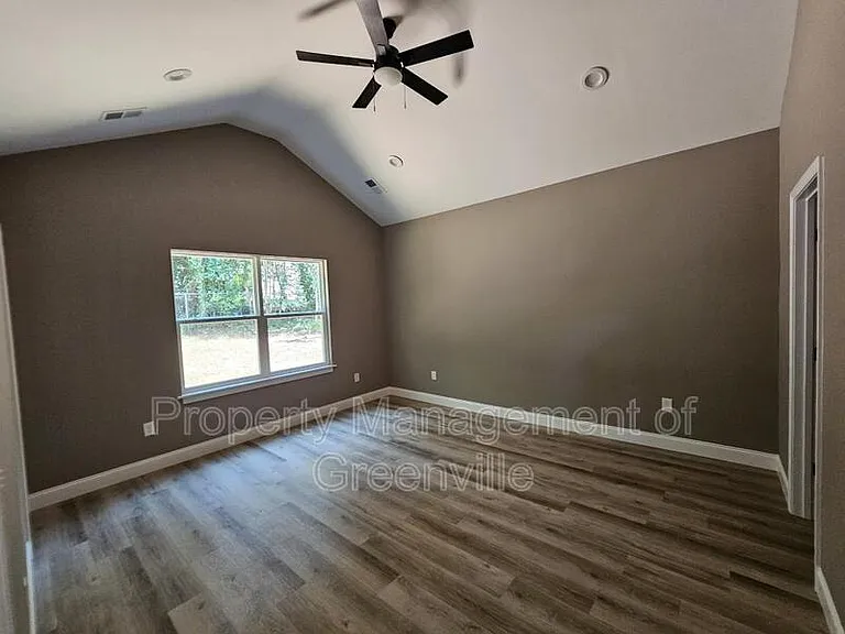 305 Appian Dr — Photo 10