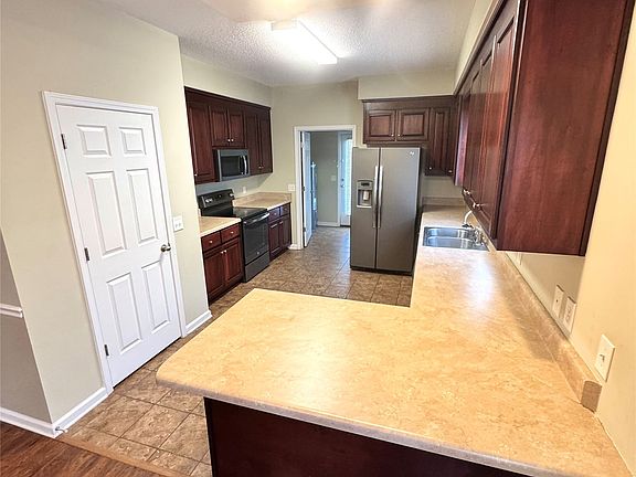 3rd image of 175 Winslow Ave