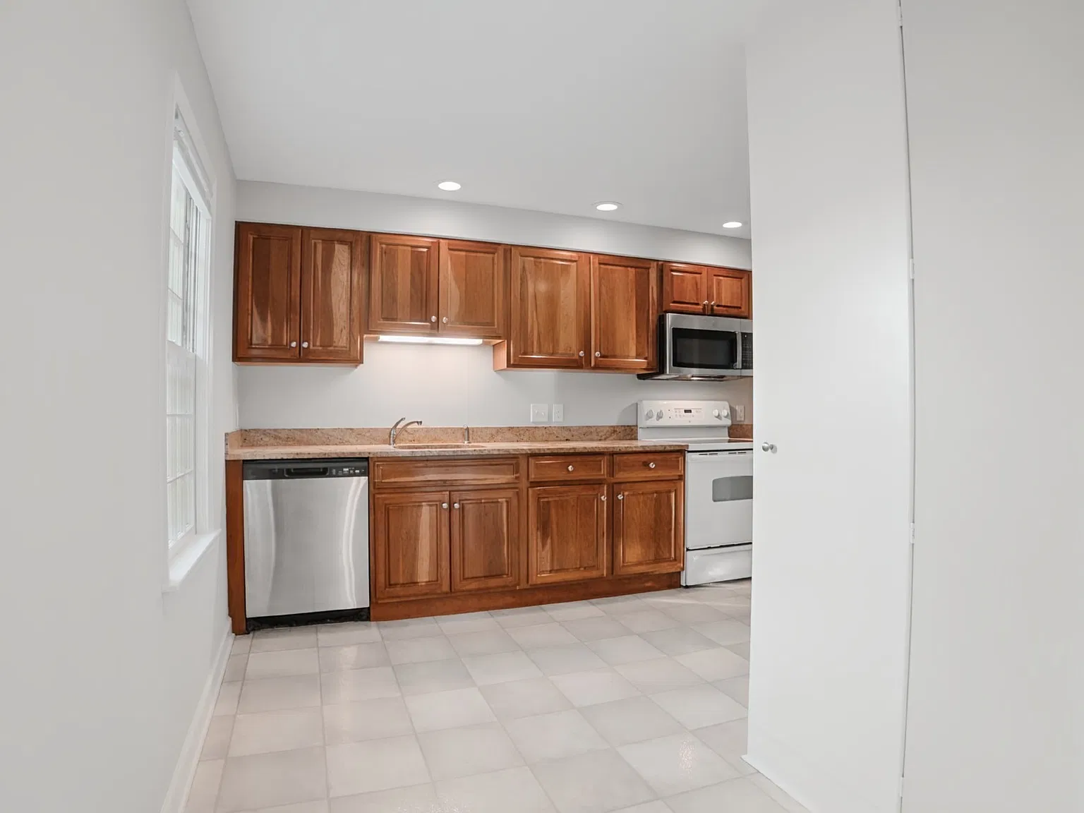 2 bed, 2.5 bath, 1472 sqft, $3,850 — Photo 4