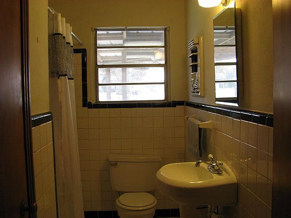 5th image of 4245 W Broadway St