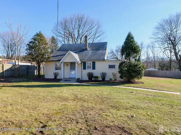 2 Woodbrook Dr, Aberdeen, NJ 07747
