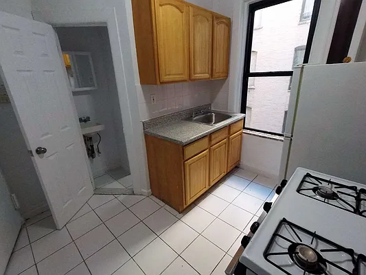 Rented by Green Home NY Realty LLC | media 22