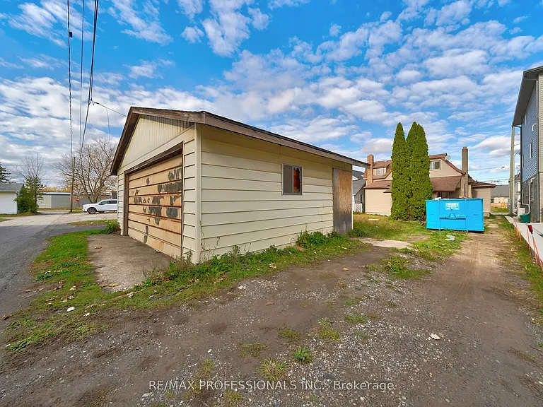 27 Oakdale Ave #B — Photo 16