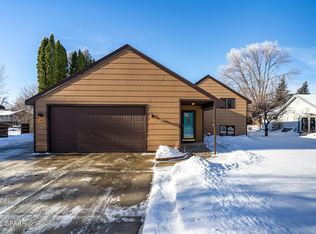 3908 Fairview Dr, Grand Forks, ND 58201